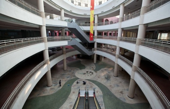 Самый крупный торговый центр в мире на 99% пуст