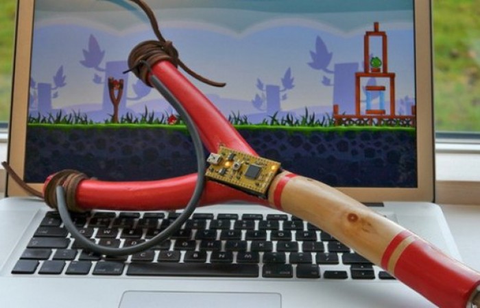 Появилась USB-рогатка для популярной игры Angry Birds (фото + видео)