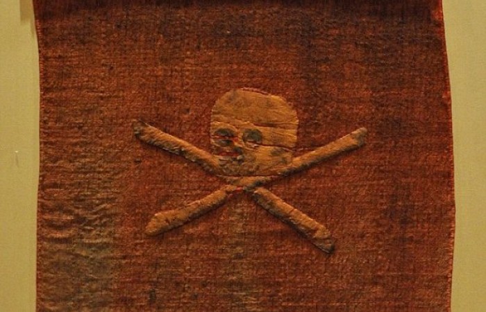 Веселый Роджер: самый древний пиратский флаг (3 фото)