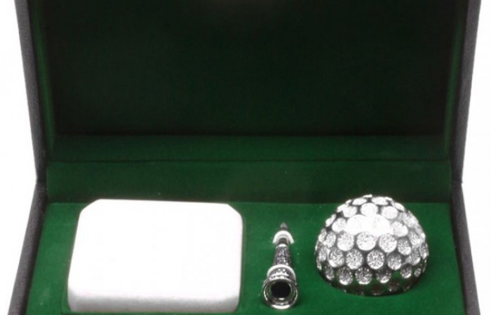 Самый дорогой мячик для гольфа в мире (3 фото)