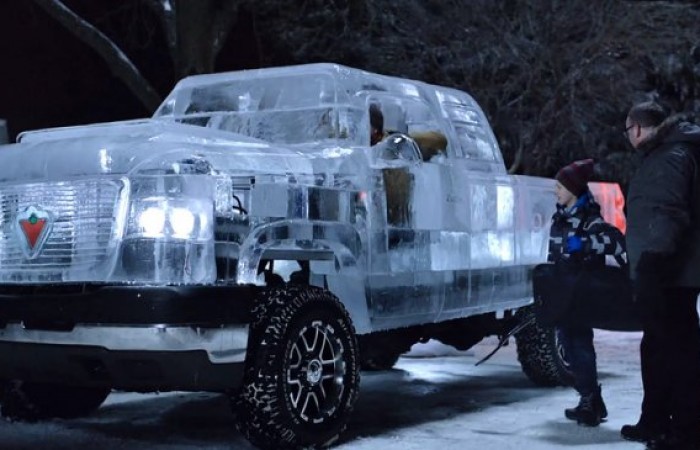 Настоящий, полностью функционирующий грузовик изо льда (4 фото)