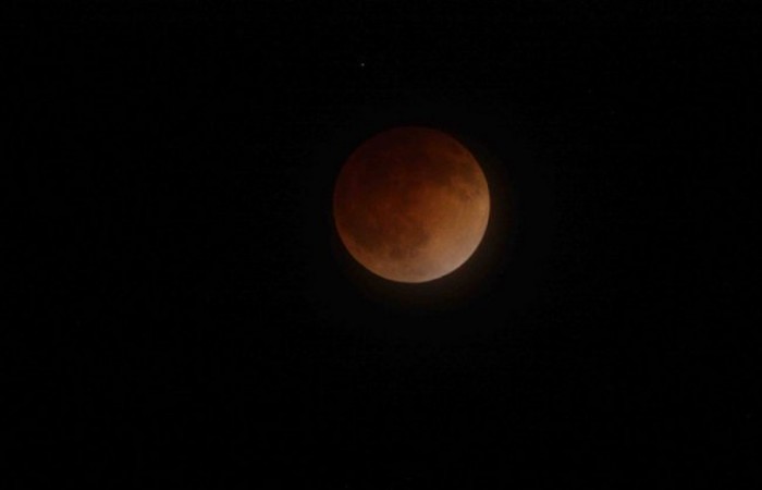 Фото дня 16.04.2014 - Кровавая луна