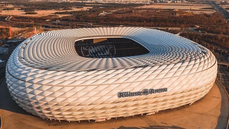 10 красивых стадионов мира по футболу