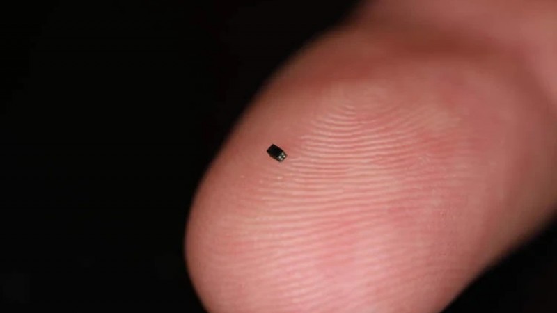 Самая маленькая в мире коммерческая камера размером с крупинку соли (2 фото)